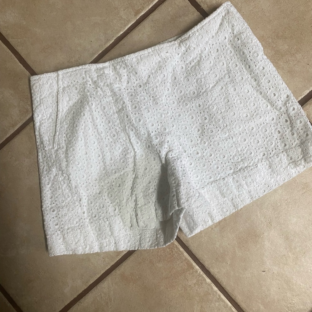 (A261)Woman’s Vintage White Eyelet Shorts Size 6 Cappagallo